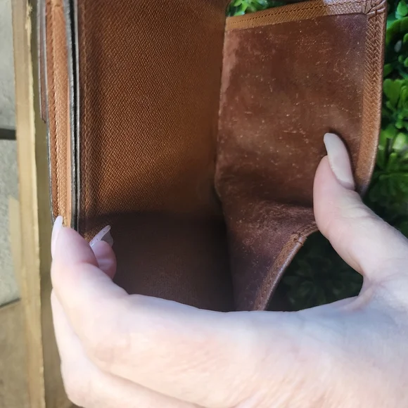 Louis Vuitton double snap compact wallet - Picture 12 of 15